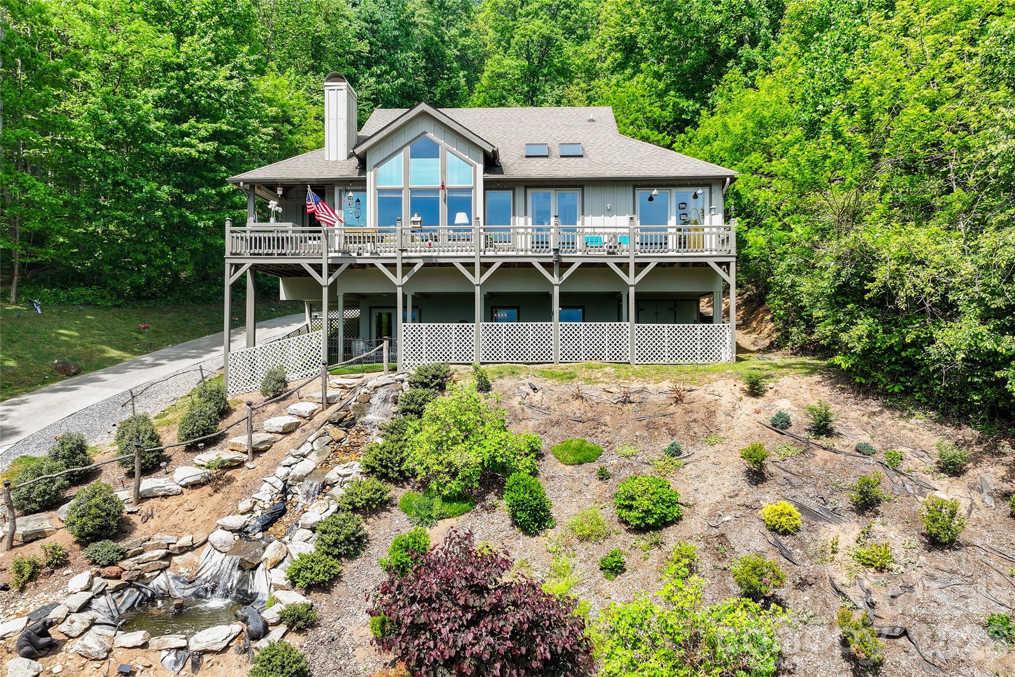 Single Family Residence at 266 Hawks Crest Drive, Waynesville, photo 4 of 43