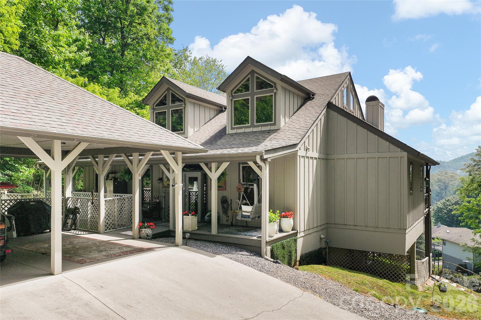 Single Family Residence at 266 Hawks Crest Drive, Waynesville, photo 8 of 43