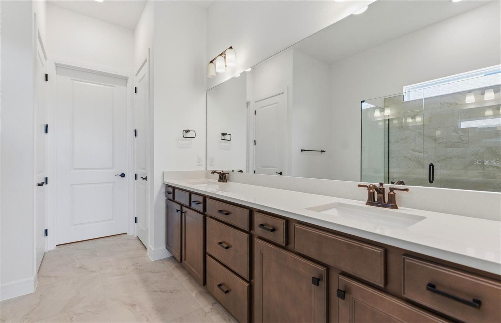 Owner's Bath w/Dual Sinks - 8439 SW 58TH LOOP, OCALA
