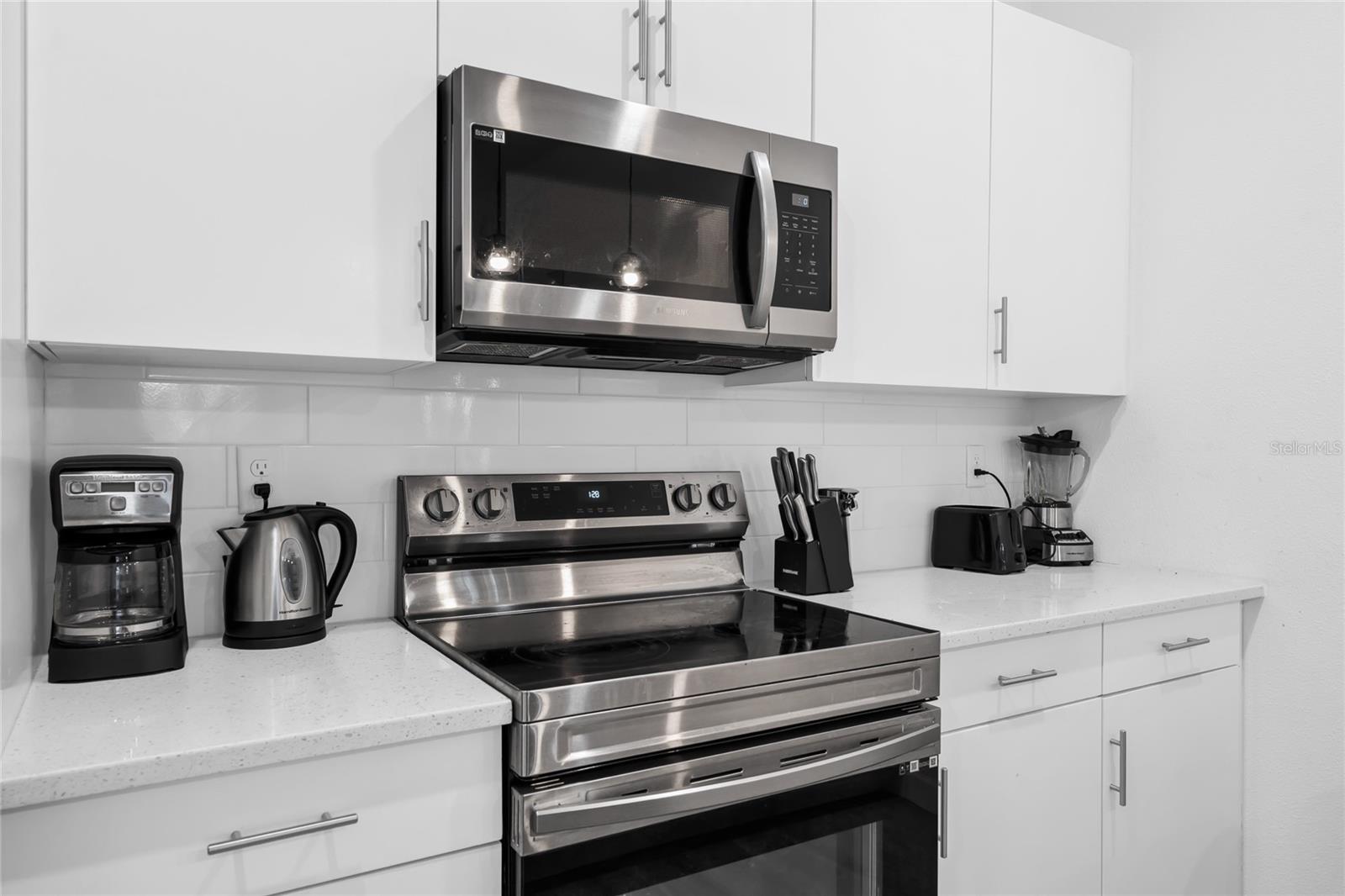 Townhouse at 344 FAMAGUSTA DR DR, DAVENPORT, photo 8 of 51