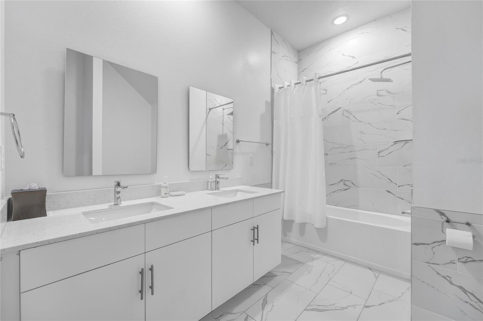 Townhouse at 344 FAMAGUSTA DR DR, DAVENPORT, photo 20 of 51