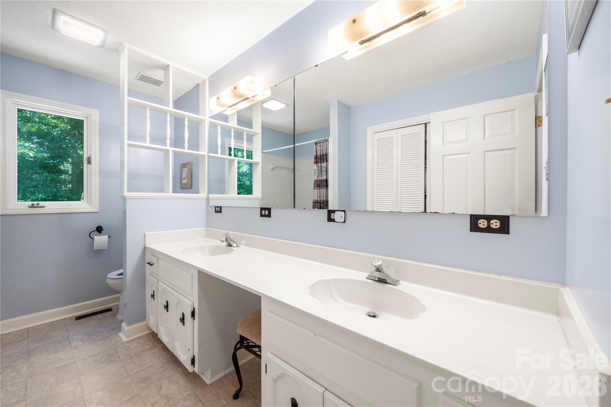 Secondary bathroom - 3426 Driftwood Drive, Gastonia