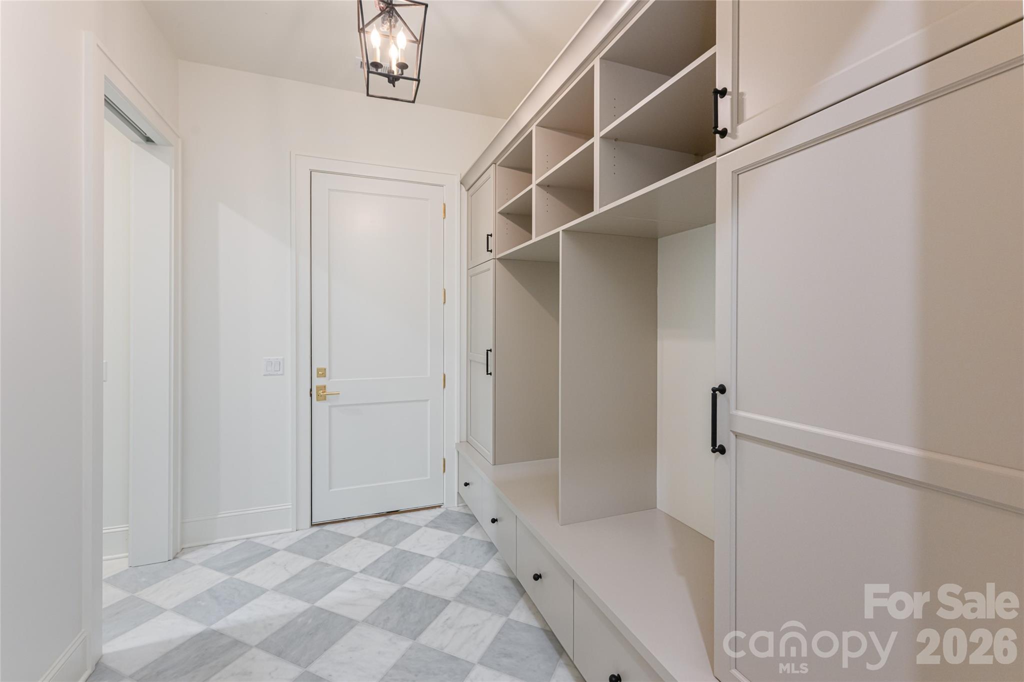 Mudroom - 99 Little Cherokee Ridge, Hendersonville