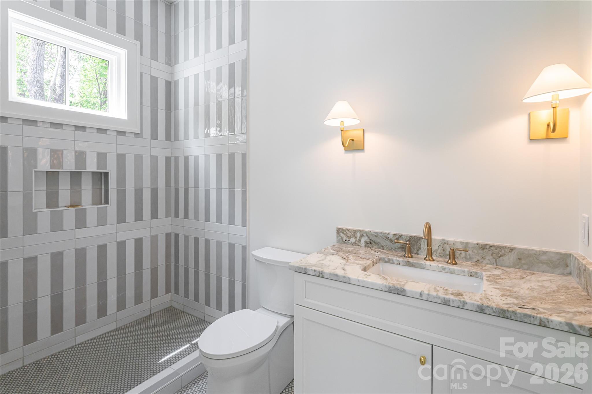Guest Suite on Main Level - 99 Little Cherokee Ridge, Hendersonville