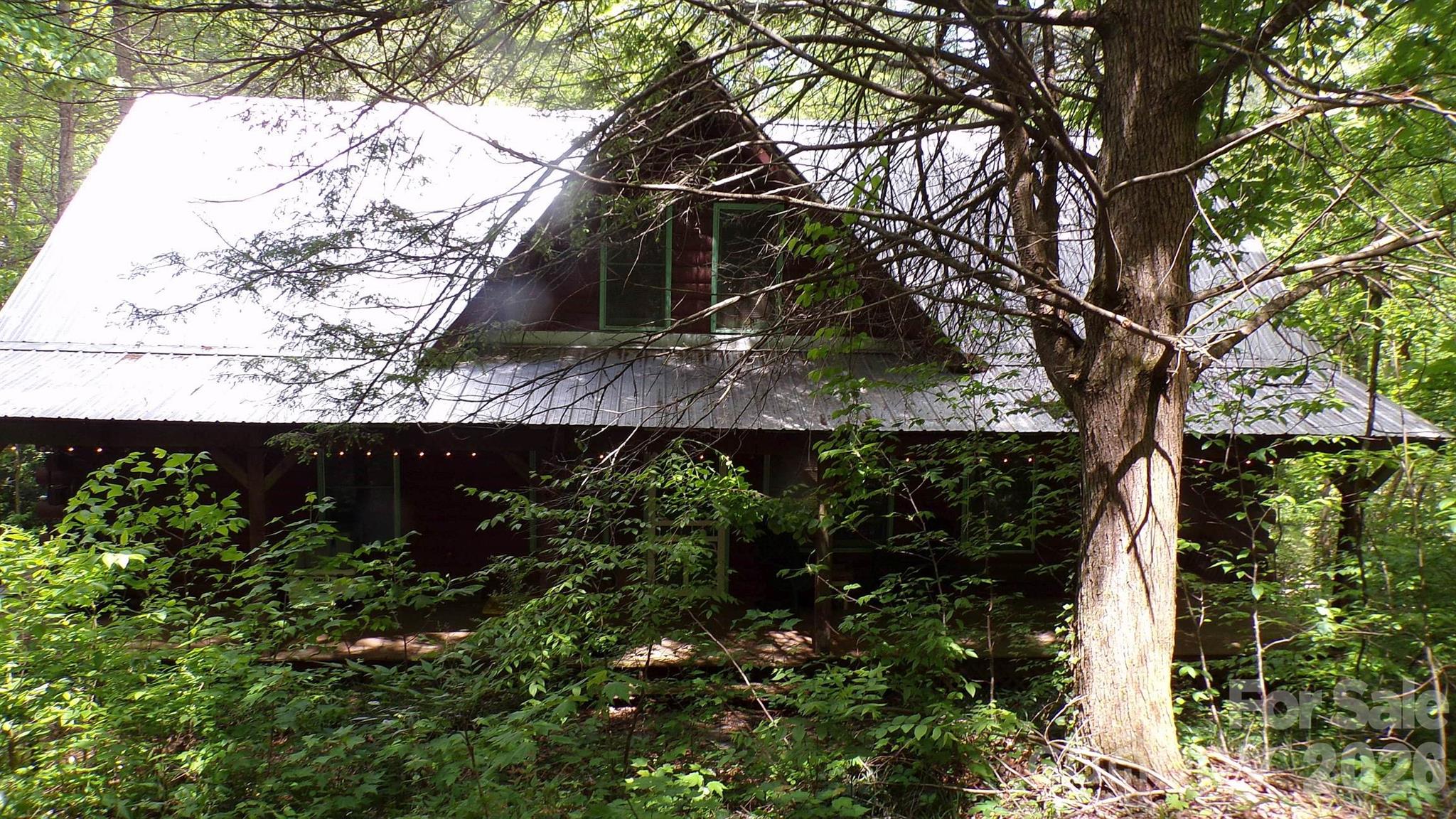 Single Family Residence at 216 Paradise Road, Hendersonville, photo 2 of 35