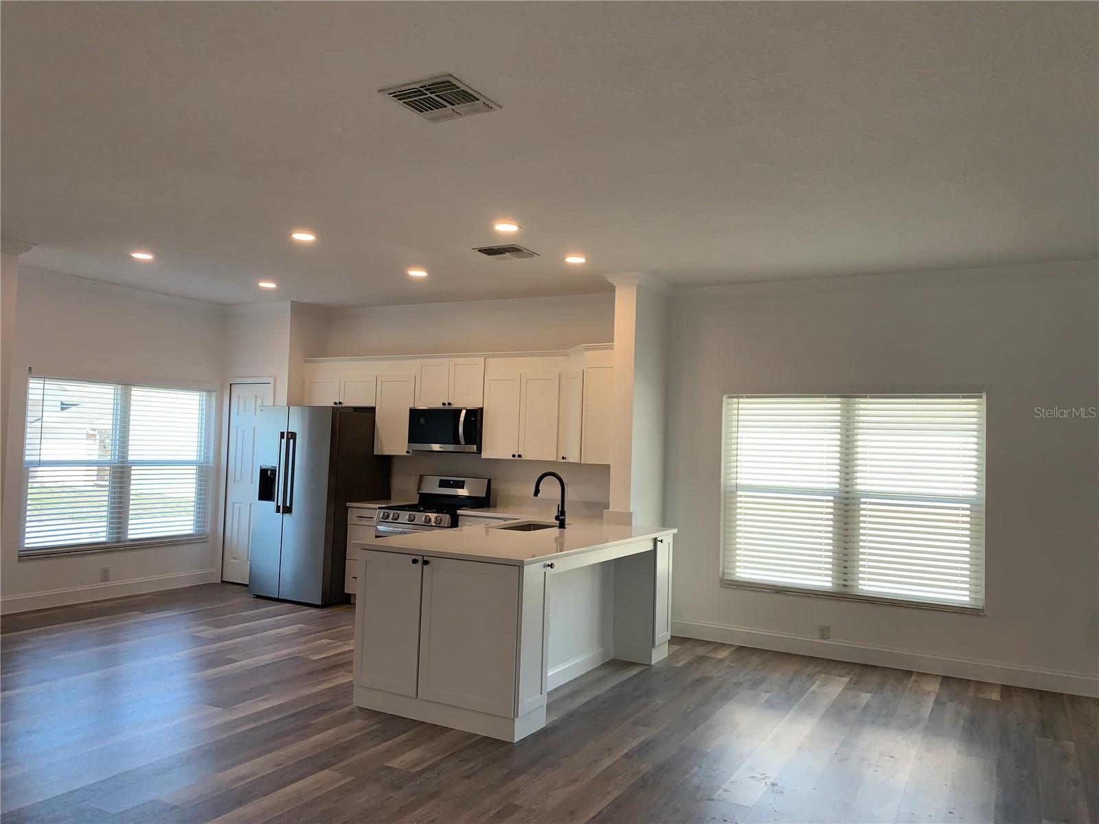Single Family Residence at 133 JAYBEE AVE, DAVENPORT, photo 4 of 31