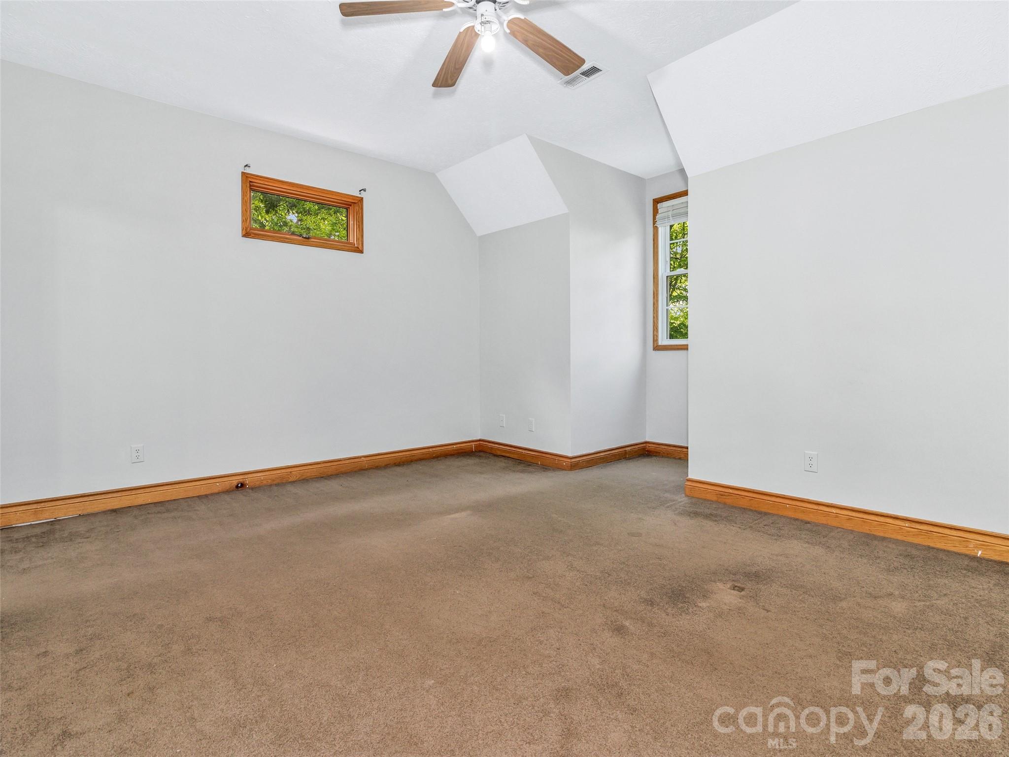 4th bedroom with jack and Jill bathroom. - 287 Shady Creek Lane, Hendersonville