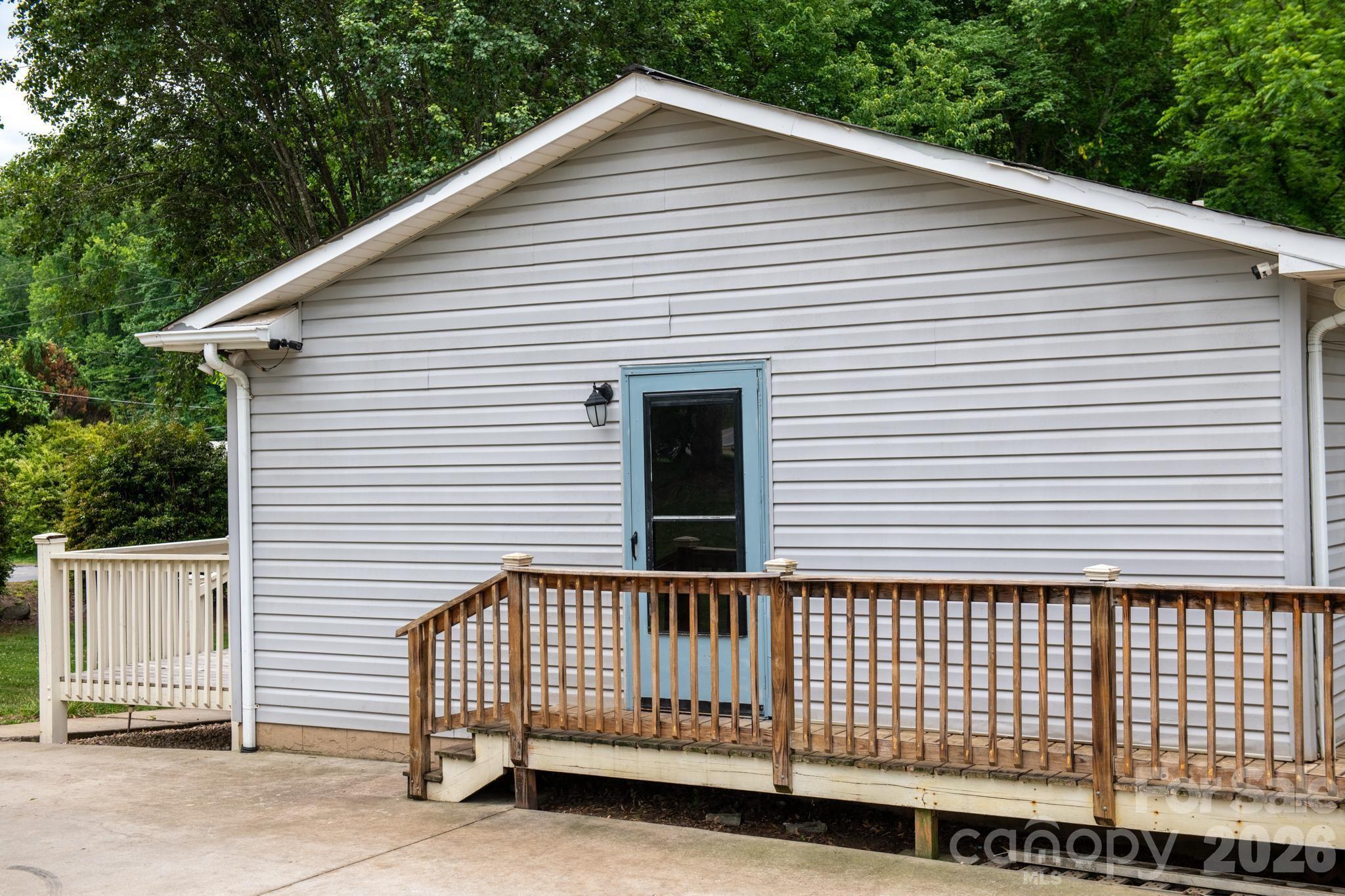 Single Family Residence at 2308 walt arney Road, Lenoir, photo 11 of 37