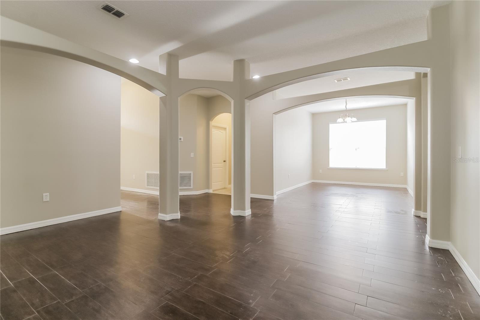 Single Family Residence at 2114 THE OAKS BLVD, KISSIMMEE, photo 4 of 15