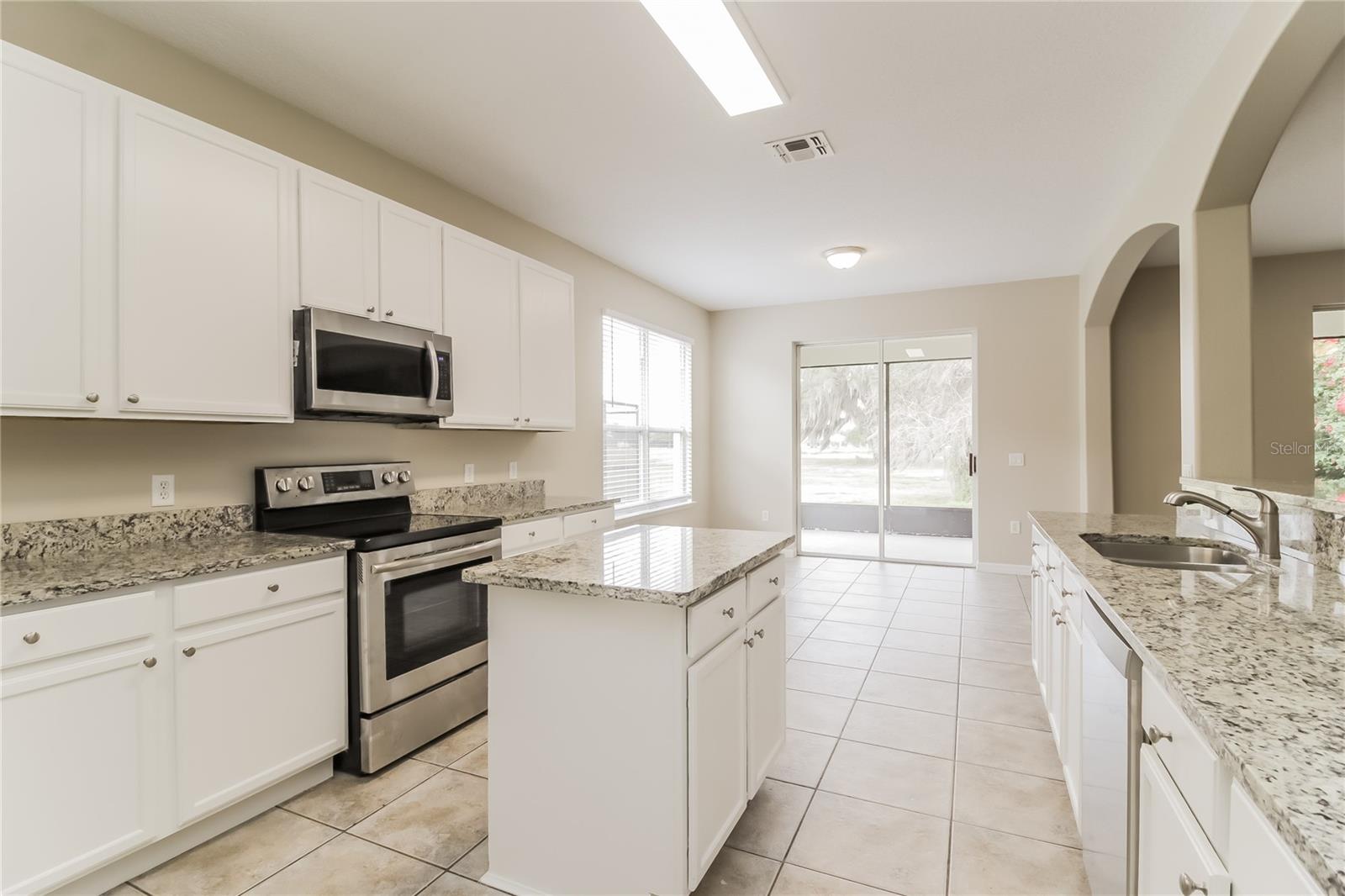 Single Family Residence at 2114 THE OAKS BLVD, KISSIMMEE, photo 6 of 15