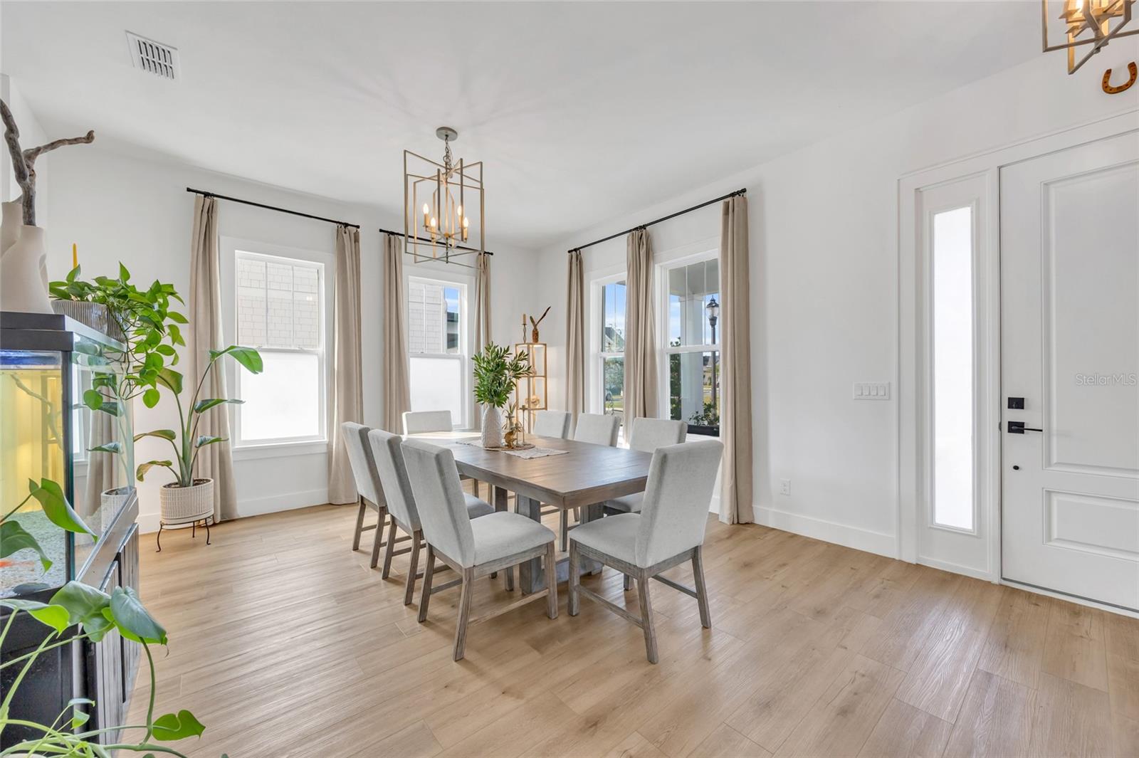 loads of natural light - 906 ALLENDALE LN, OAKLAND