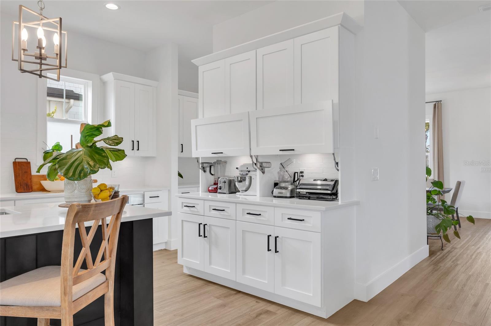 Elegant appliance garage keeps countertops beautifully organized while providing convenient access to every day essentials - 906 ALLENDALE LN, OAKLAND