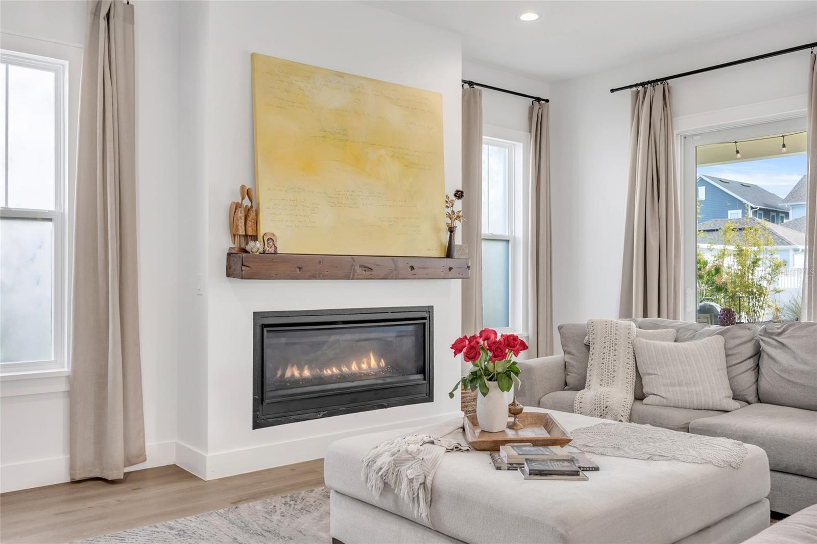Gas fireplace, abundant natural light - 906 ALLENDALE LN, OAKLAND