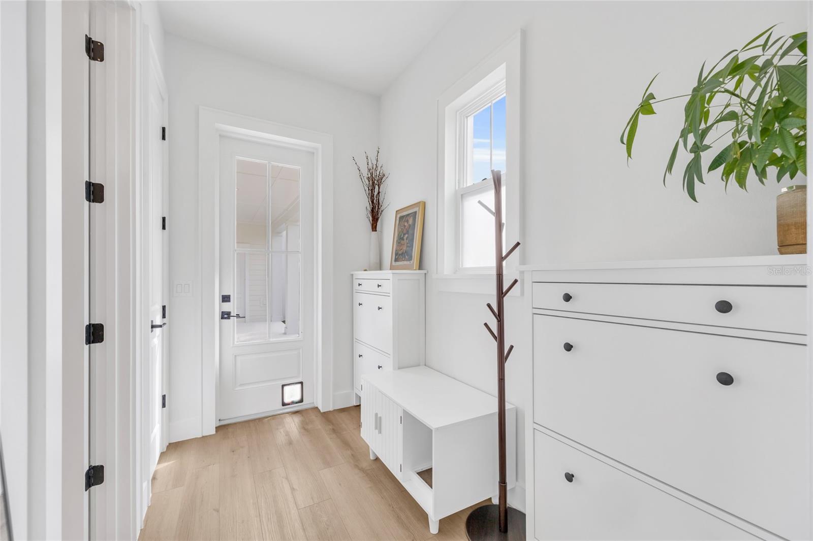 Mud room - 906 ALLENDALE LN, OAKLAND