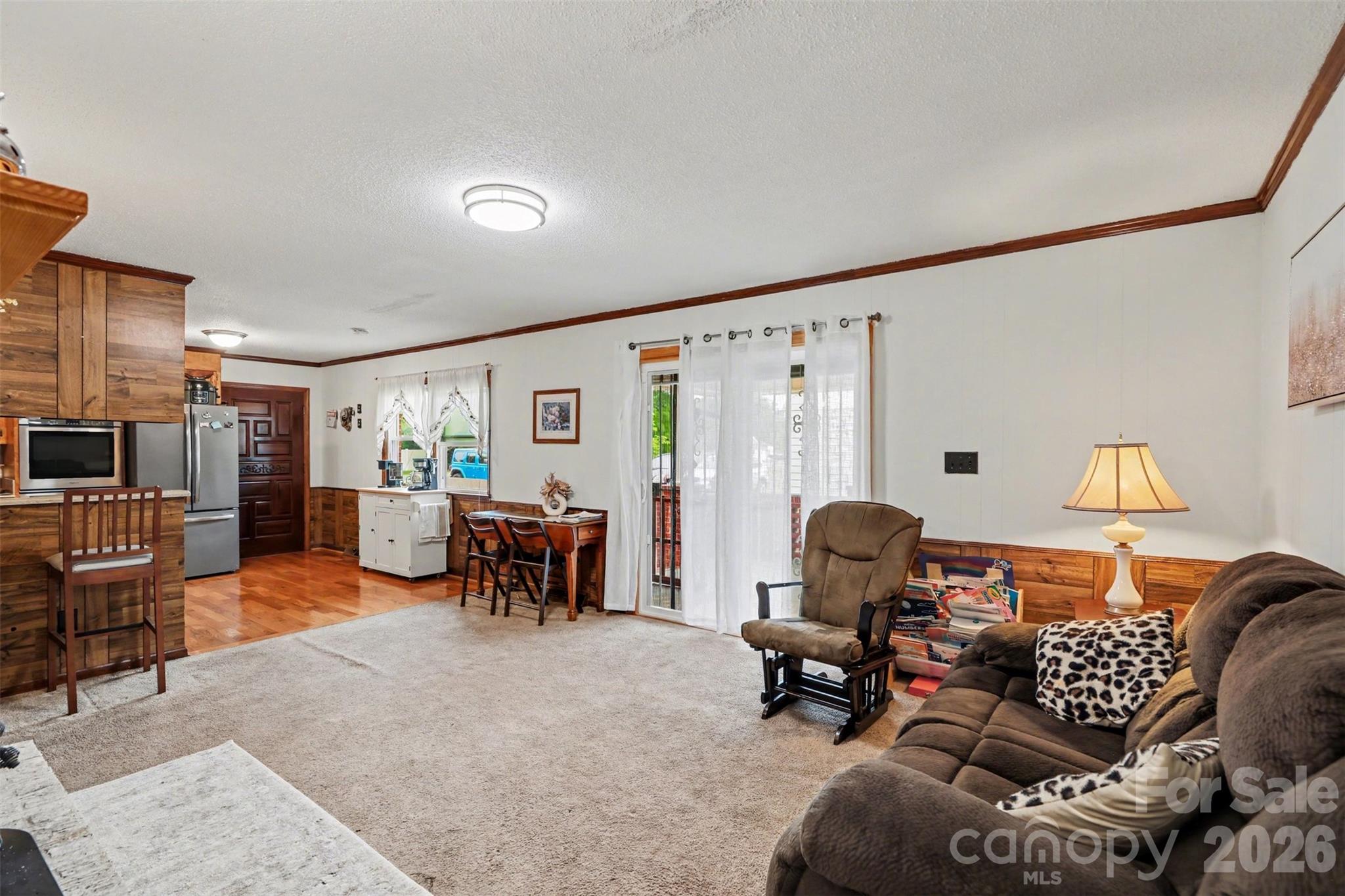 Family room open concept with kitchen - 105 Fox Fire Run, Gastonia