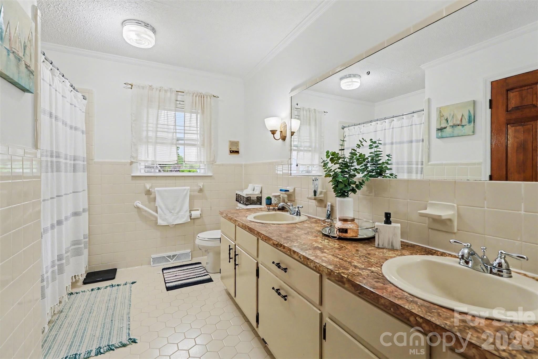 2nd bathroom with two sinks - 105 Fox Fire Run, Gastonia