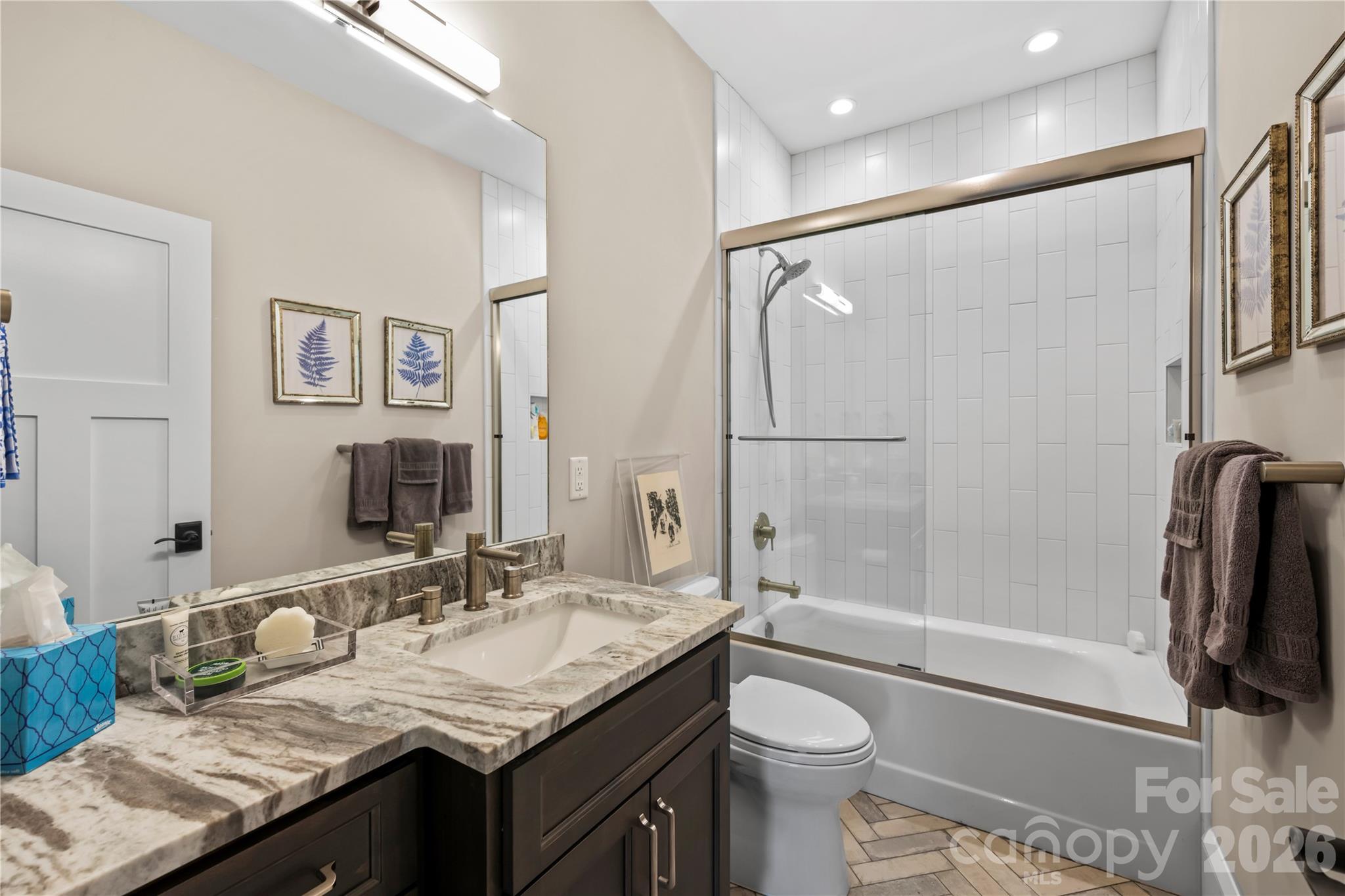 Guset Bath - 73 Starwood Valley Trail, Arden