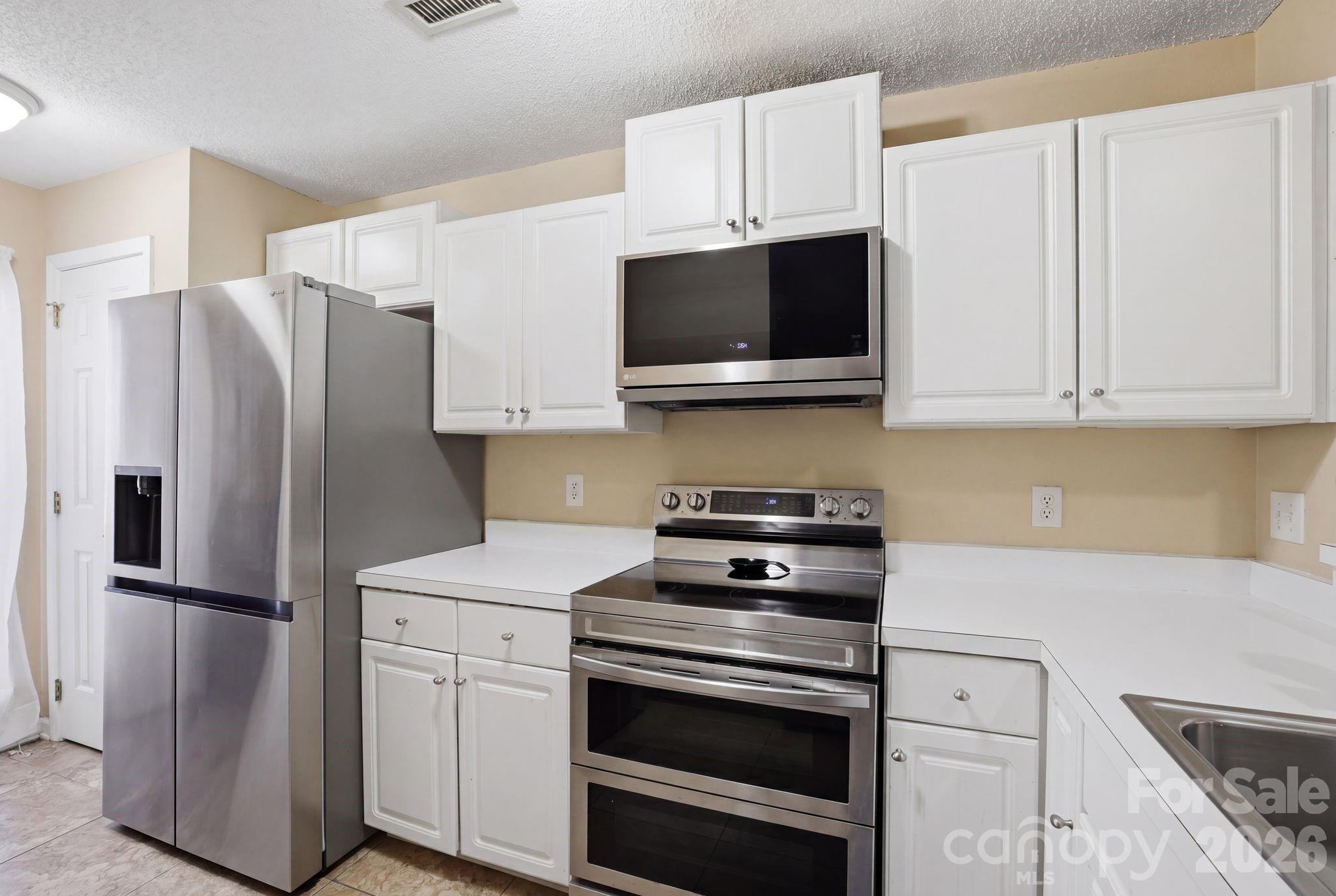 Condominium at 17515 Tuscany Lane, Cornelius, photo 12 of 34