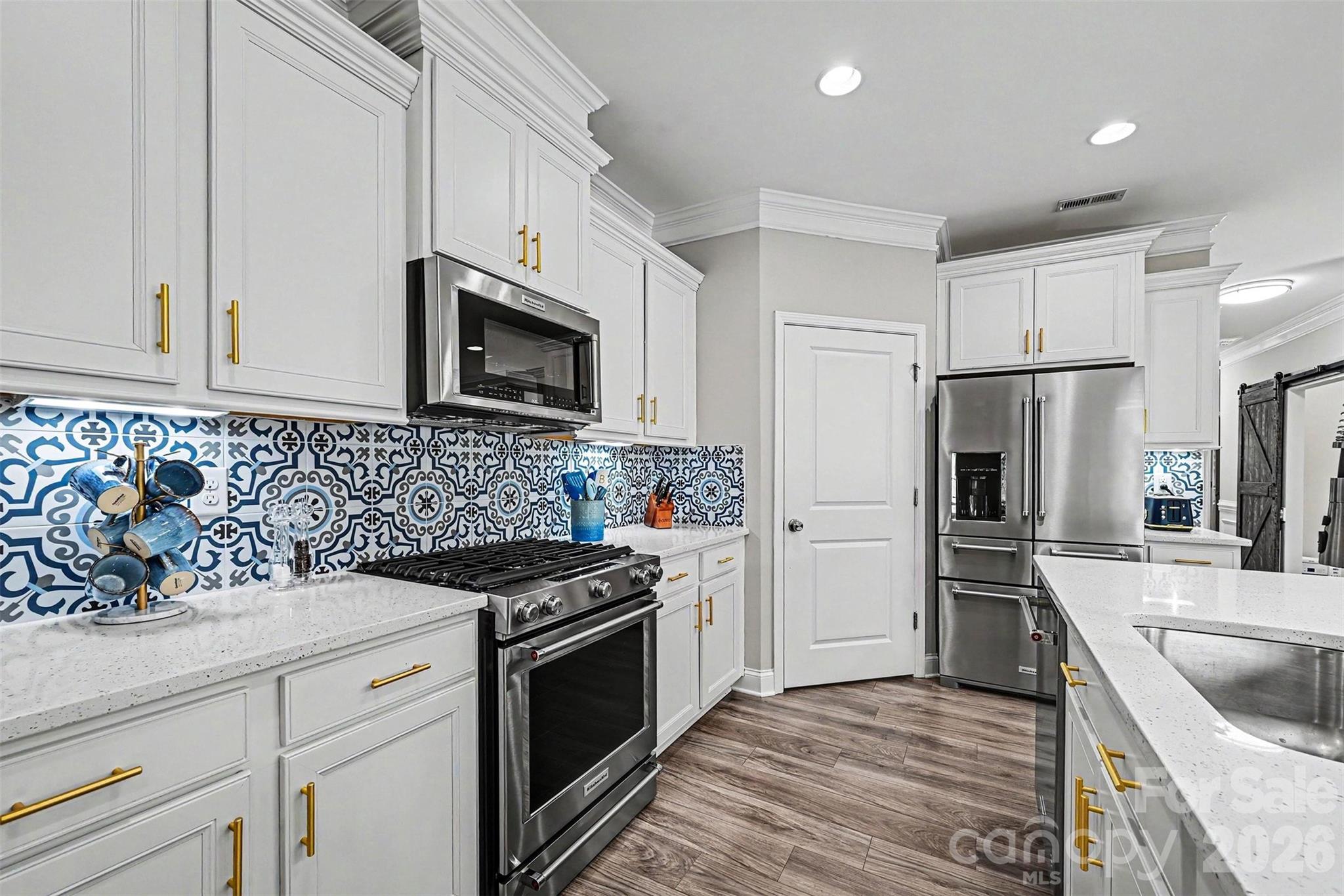 Stainless appliances and quartz counters - 122 Boatwright Lane, Mooresville