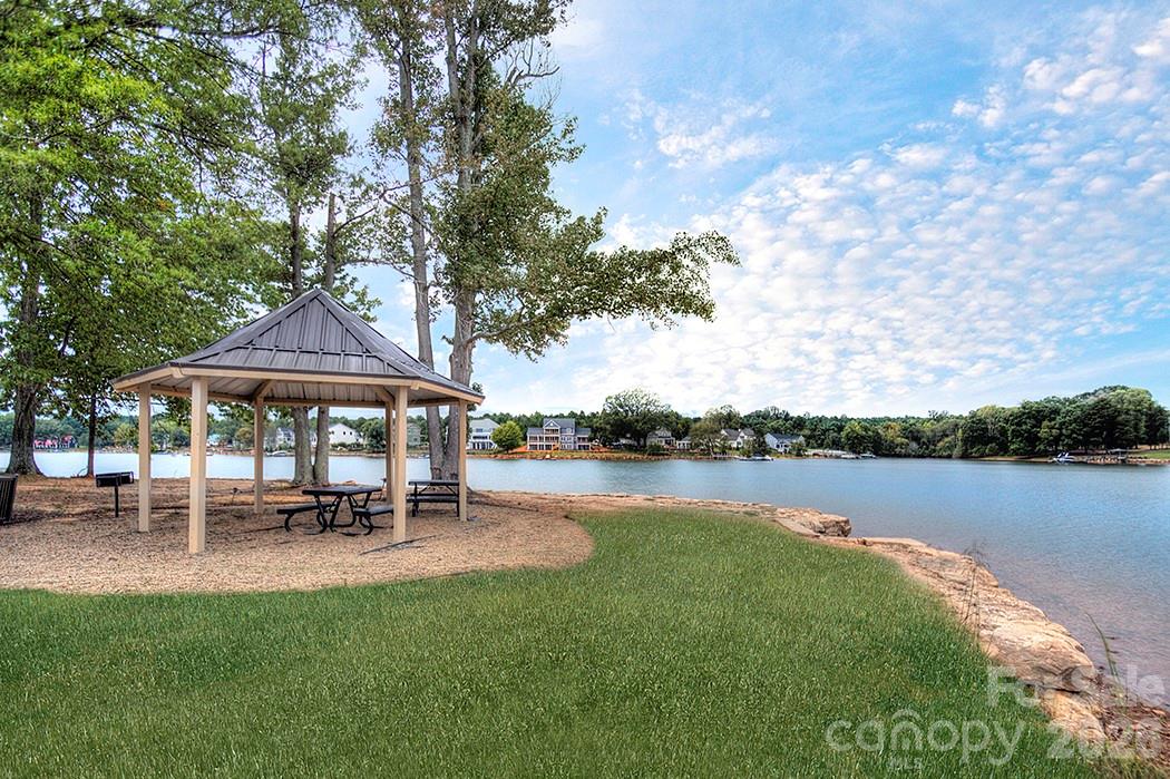 Community lake side gazebo - 122 Boatwright Lane, Mooresville