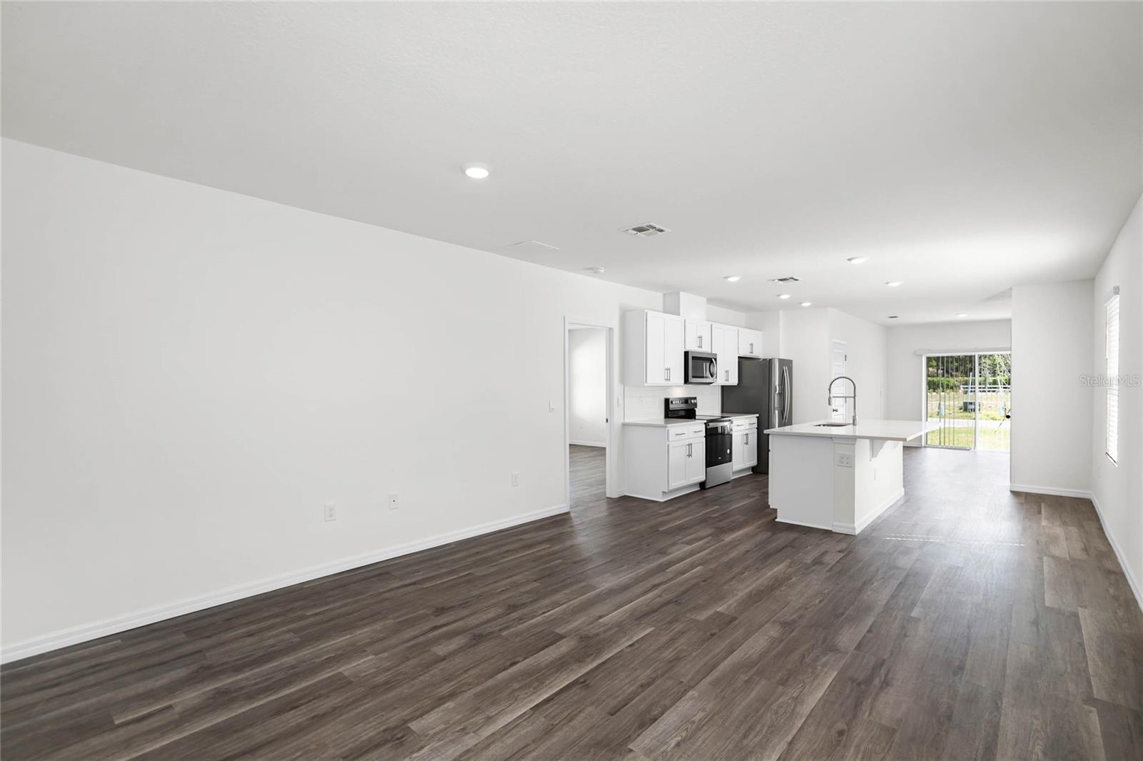 Single Family Residence at 1660 HUMMINGBIRD RD, WINTER HAVEN, photo 2 of 28