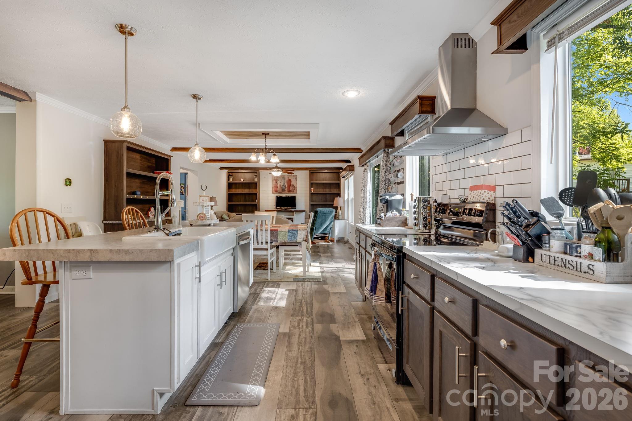 Single Family Residence at 118 Bartram Way, Black Mountain, photo 8 of 31