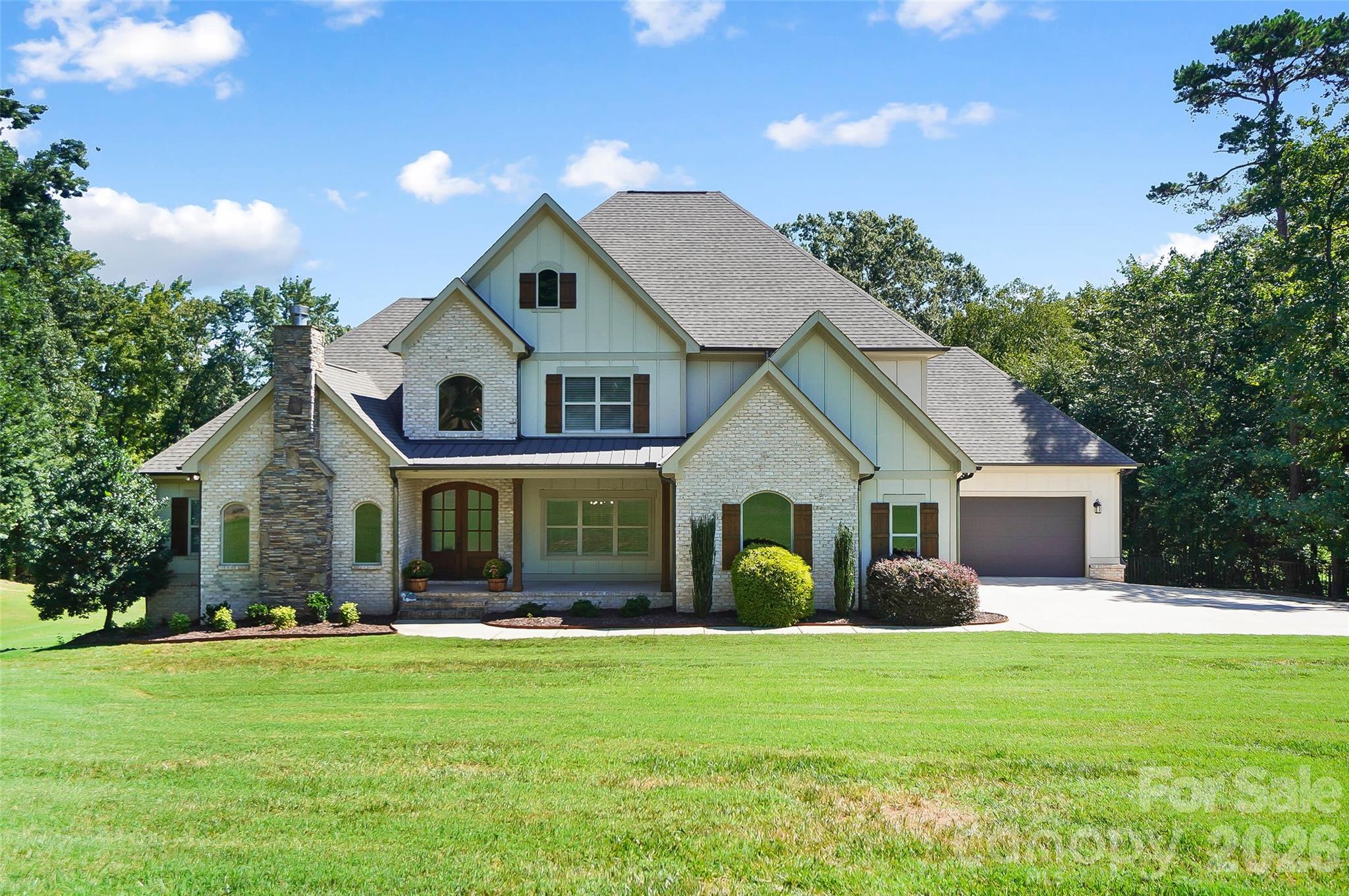 Front exterior and spacious lawn - 3612 Lake Twitty Drive, Monroe
