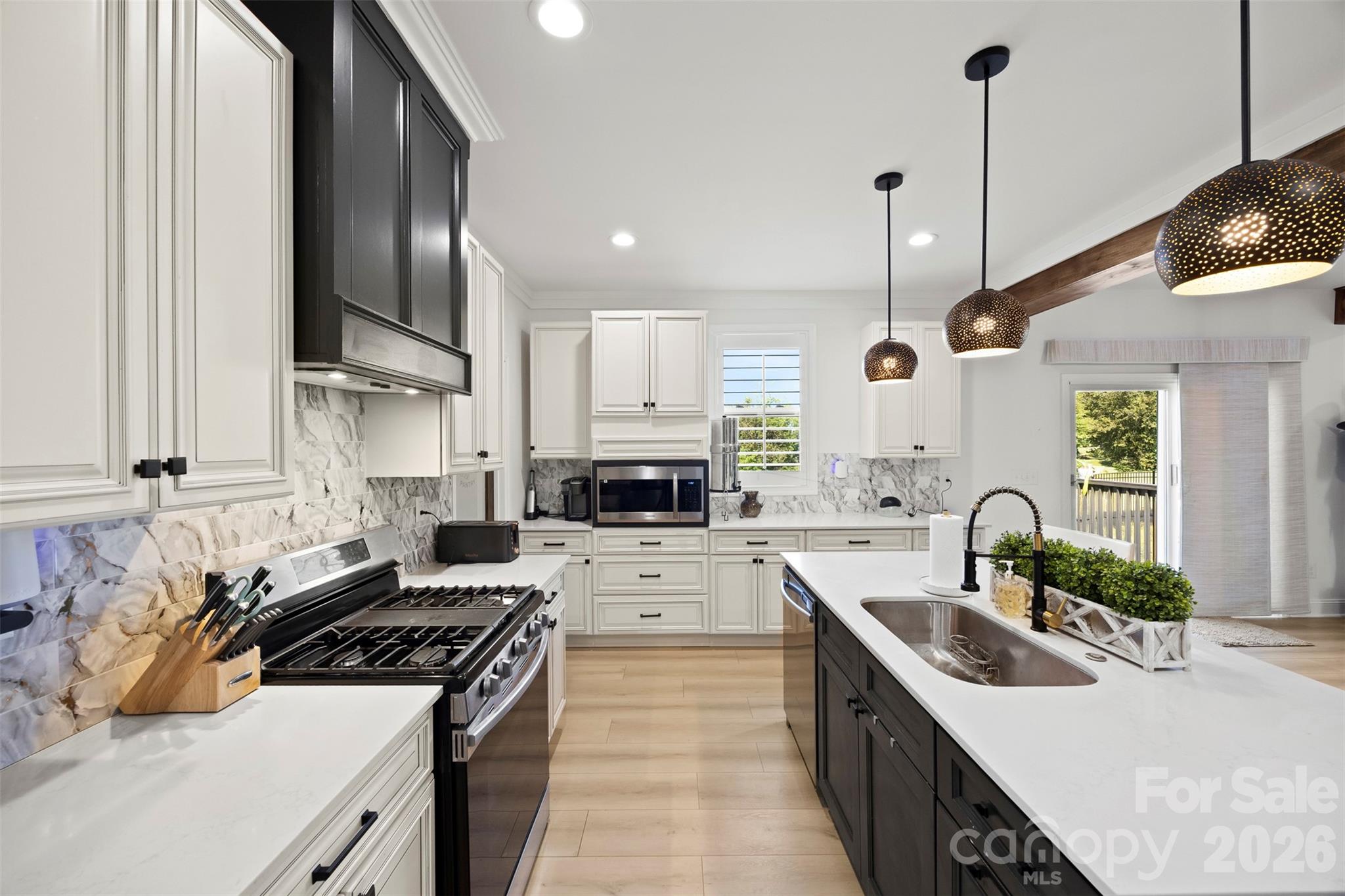 Single Family Residence at 1129 Stony Point Road, Kings Mountain, photo 3 of 20