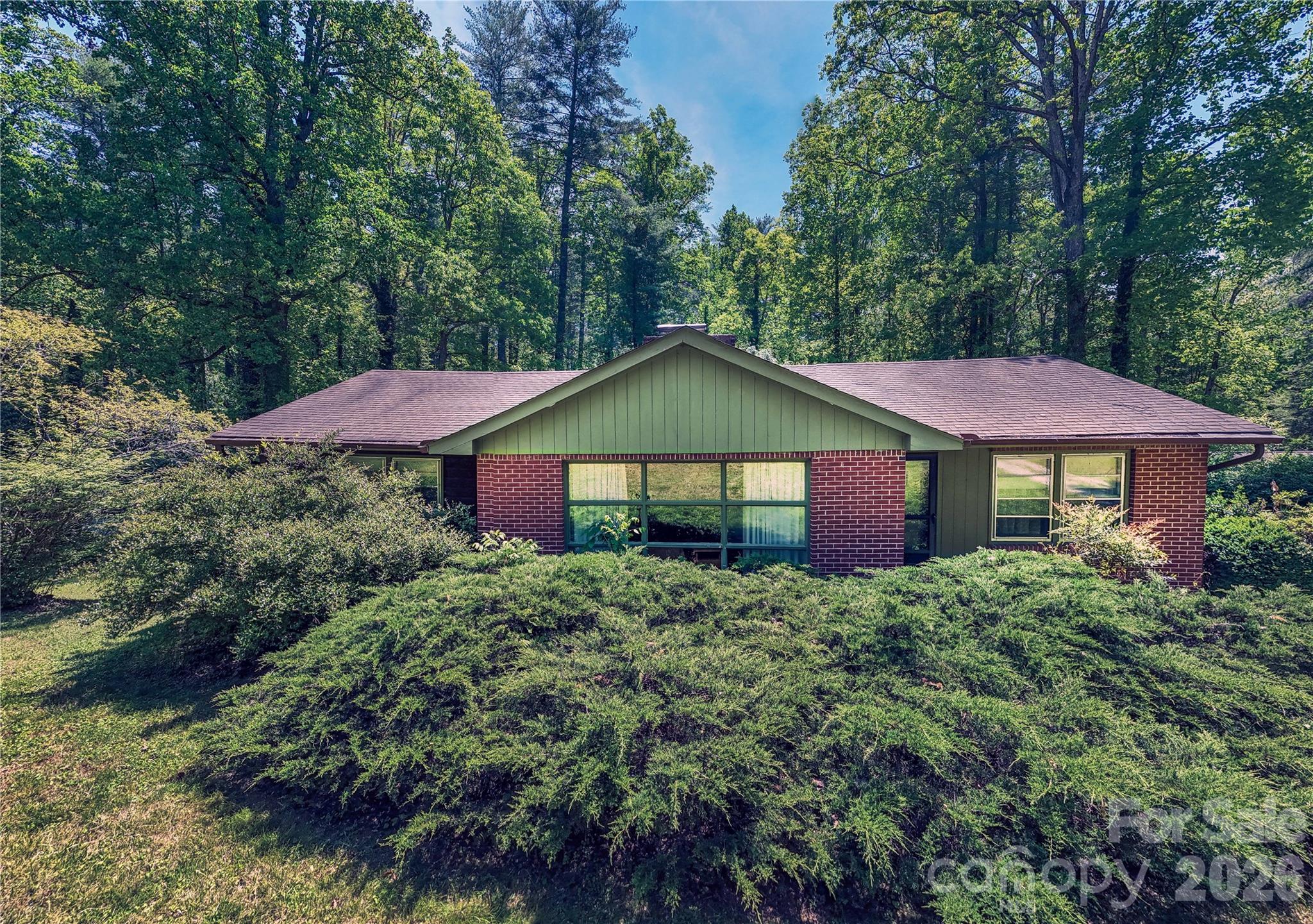Single Family Residence at 3004 Kanuga Road, Hendersonville, photo 2 of 44