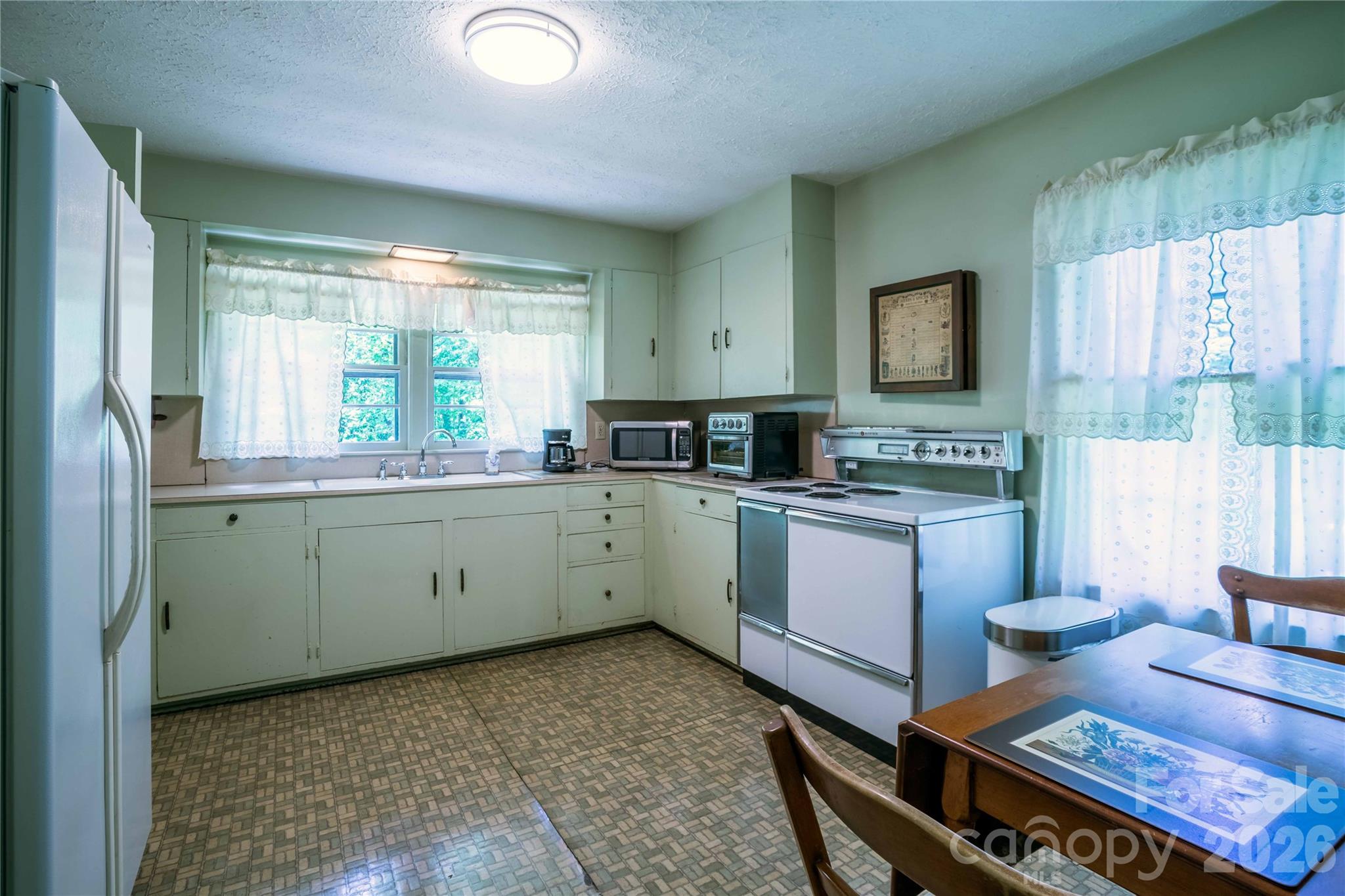 Single Family Residence at 3004 Kanuga Road, Hendersonville, photo 4 of 44