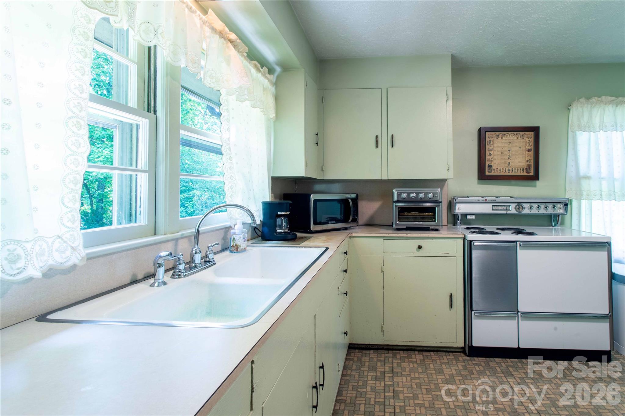 Single Family Residence at 3004 Kanuga Road, Hendersonville, photo 5 of 44