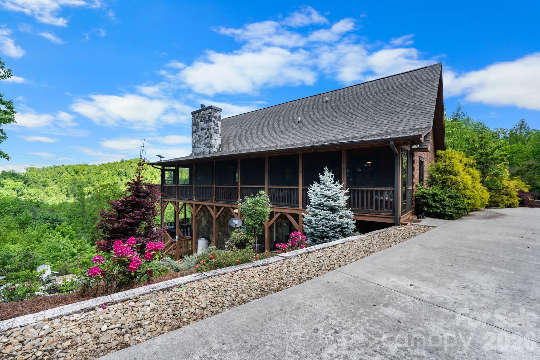 Semi Circle Drive For Easy Loading & Entry - 6749 Fire Crest Lane, Lenoir