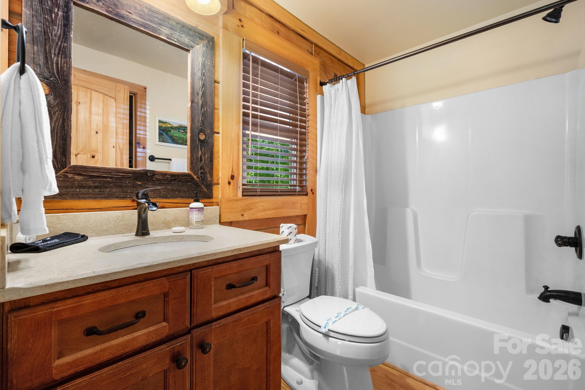 Primary Ensuite Bath - Main Floor - 6749 Fire Crest Lane, Lenoir