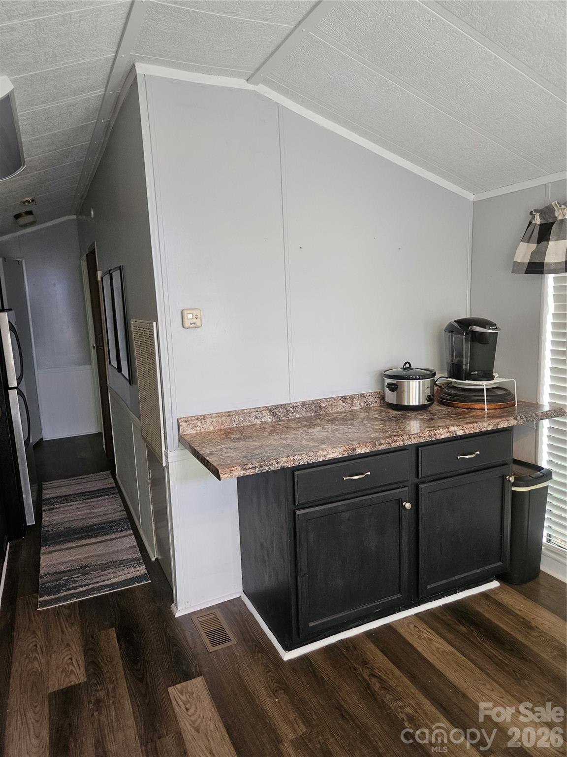 Single Family Residence at 157 Dogwood Circle, New London, photo 11 of 21