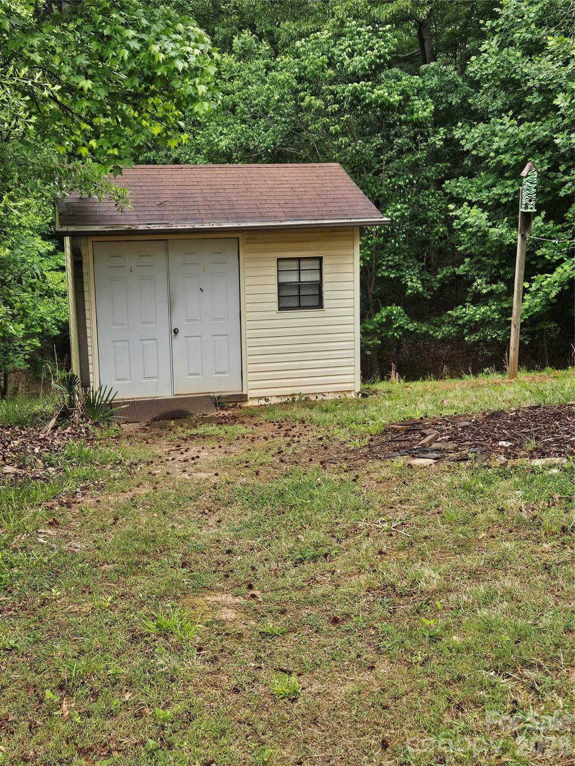Single Family Residence at 157 Dogwood Circle, New London, photo 19 of 21