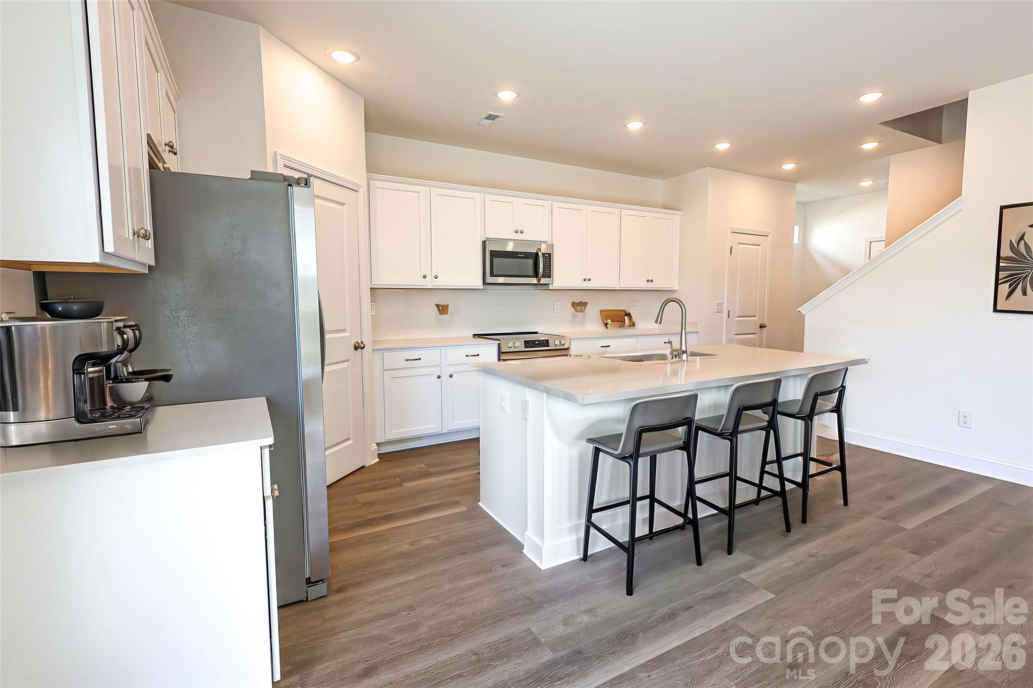 Single Family Residence at 5007 Twin River Drive, Denver, photo 8 of 44