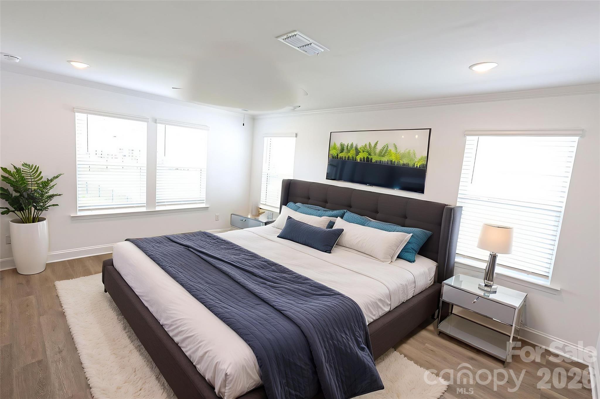 Single Family Residence at 5007 Twin River Drive, Denver, photo 10 of 44