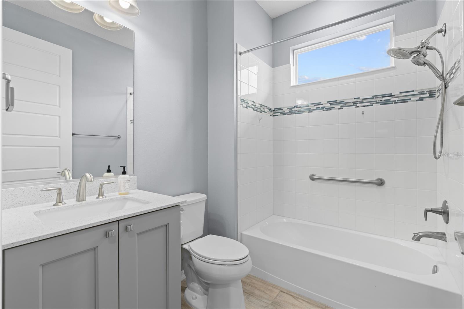 Guest Bath - 8865 SW 100TH AVE, OCALA