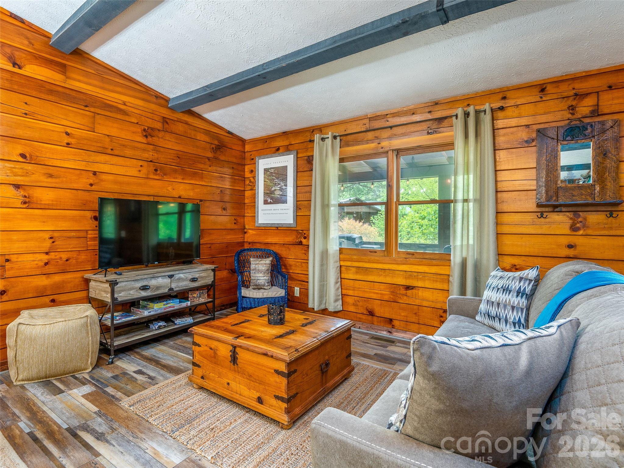 Single Family Residence at 154 Cedarwood Drive, Waynesville, photo 5 of 17