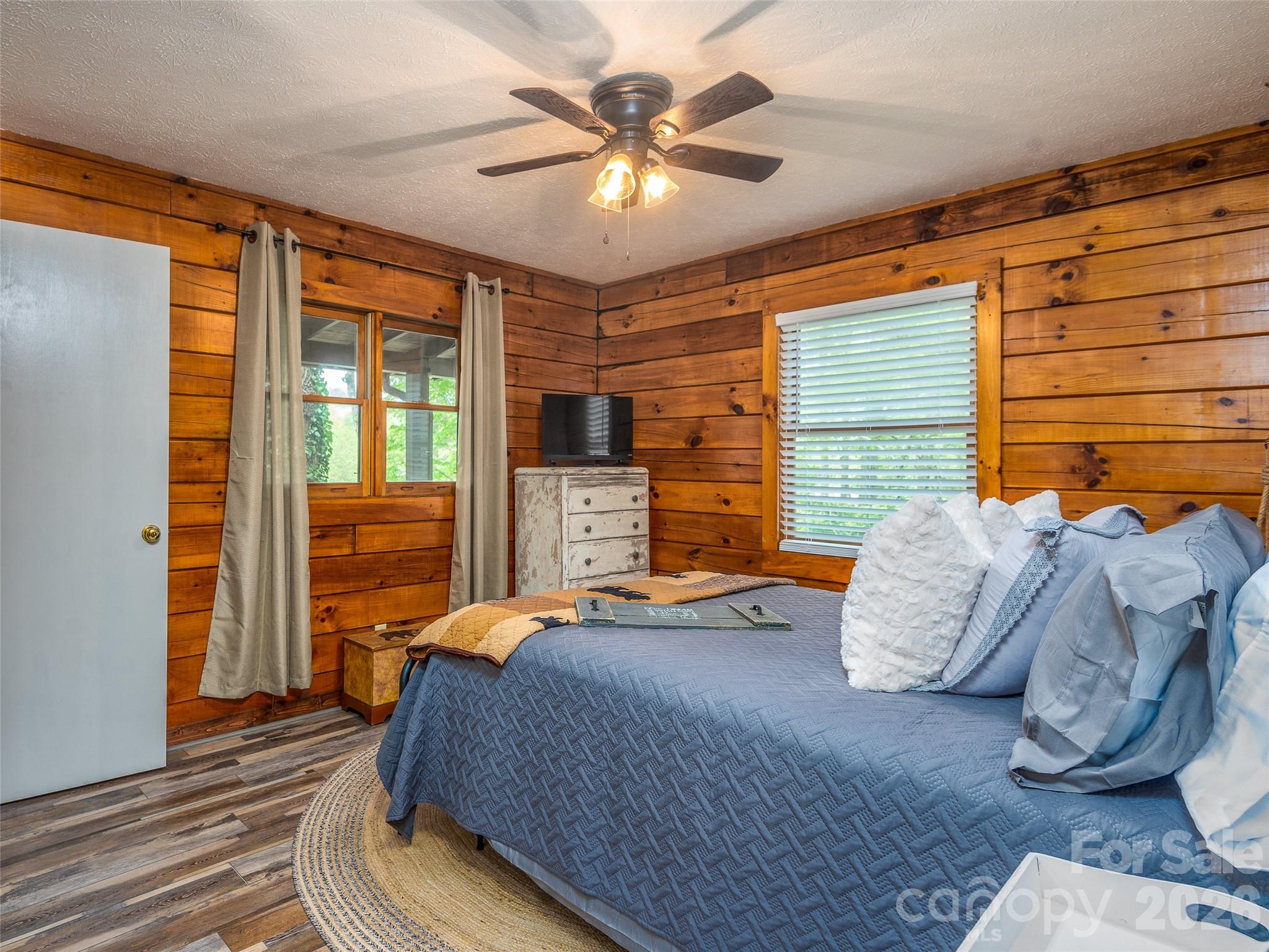 Single Family Residence at 154 Cedarwood Drive, Waynesville, photo 8 of 17