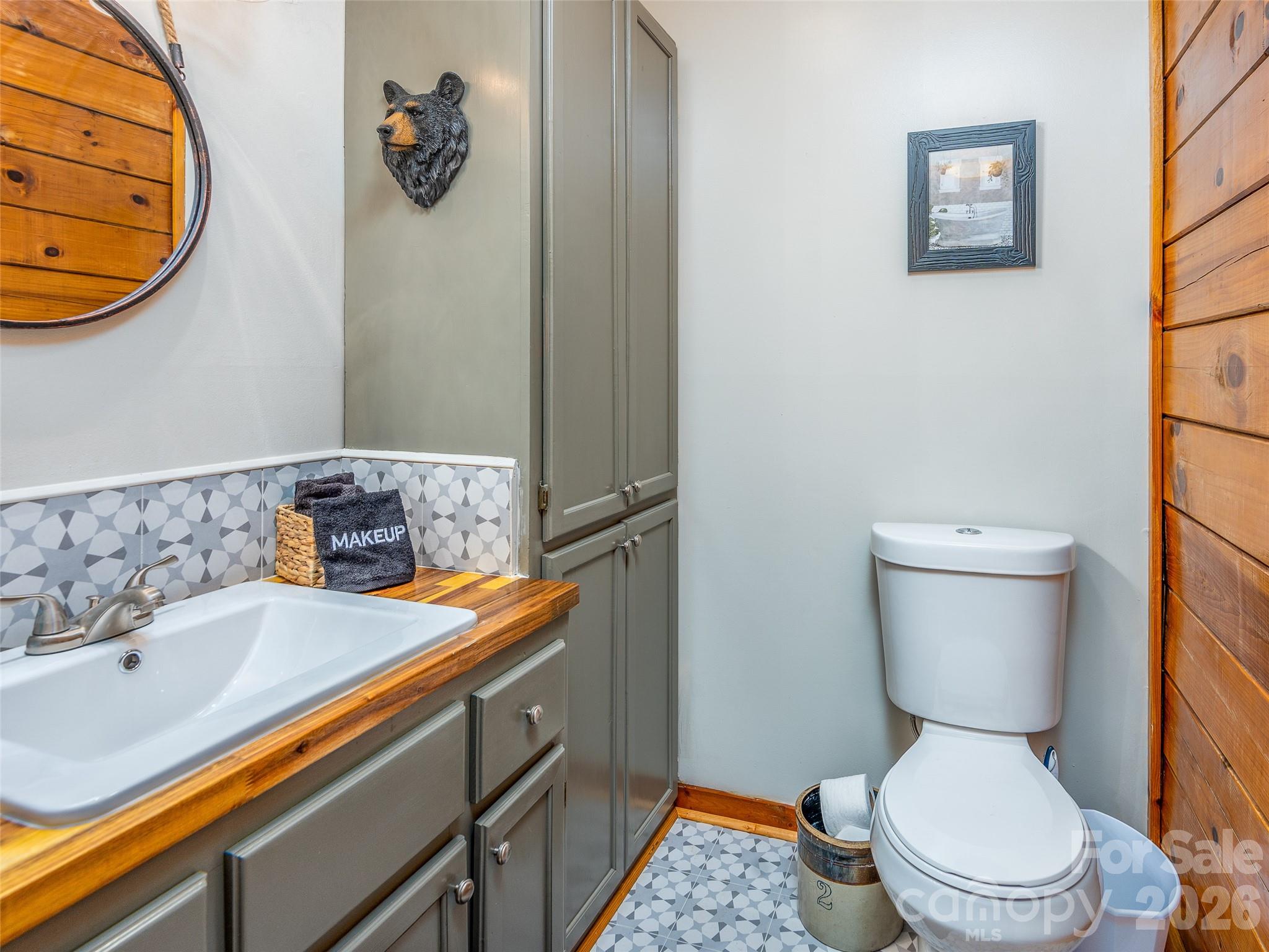 Single Family Residence at 154 Cedarwood Drive, Waynesville, photo 13 of 17