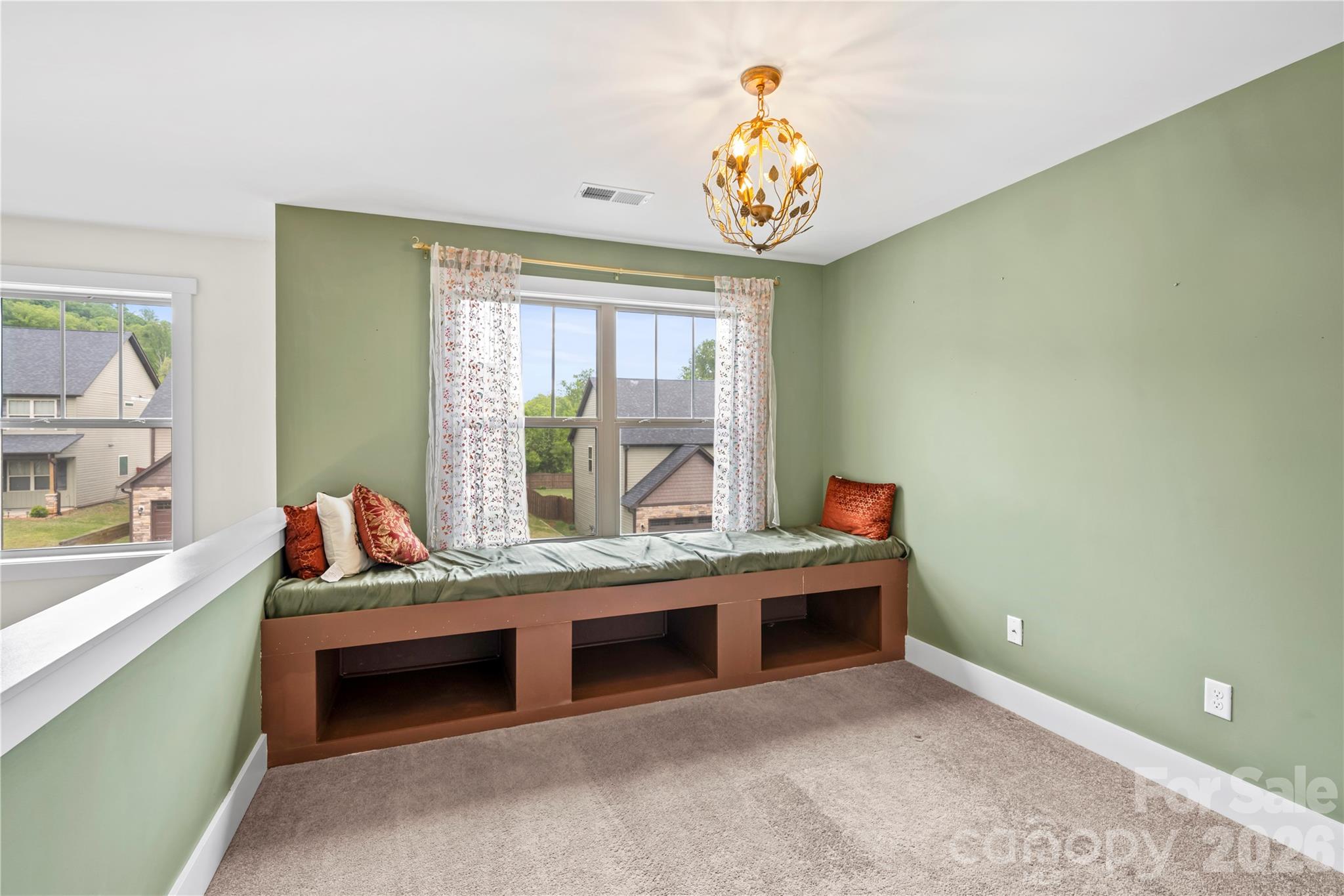 Loft area - great for office or play area - 4 Henbit Way, Arden