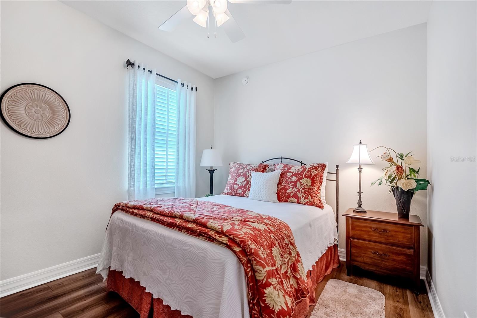 Guest bedroom with ceiling fan and laminate floor. - 6707 SW 95TH CIR, OCALA