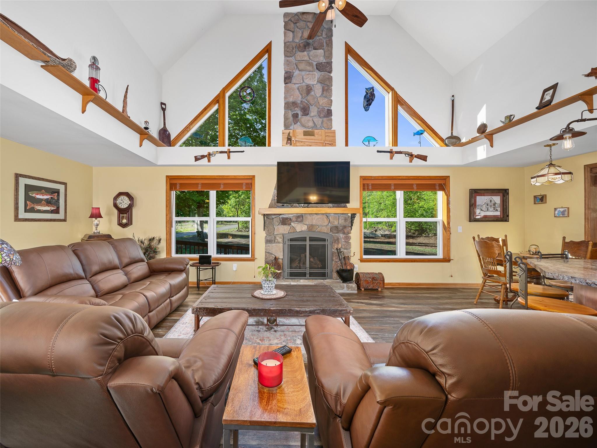Natural Light - 326 Ewart Wilson Road, Burnsville