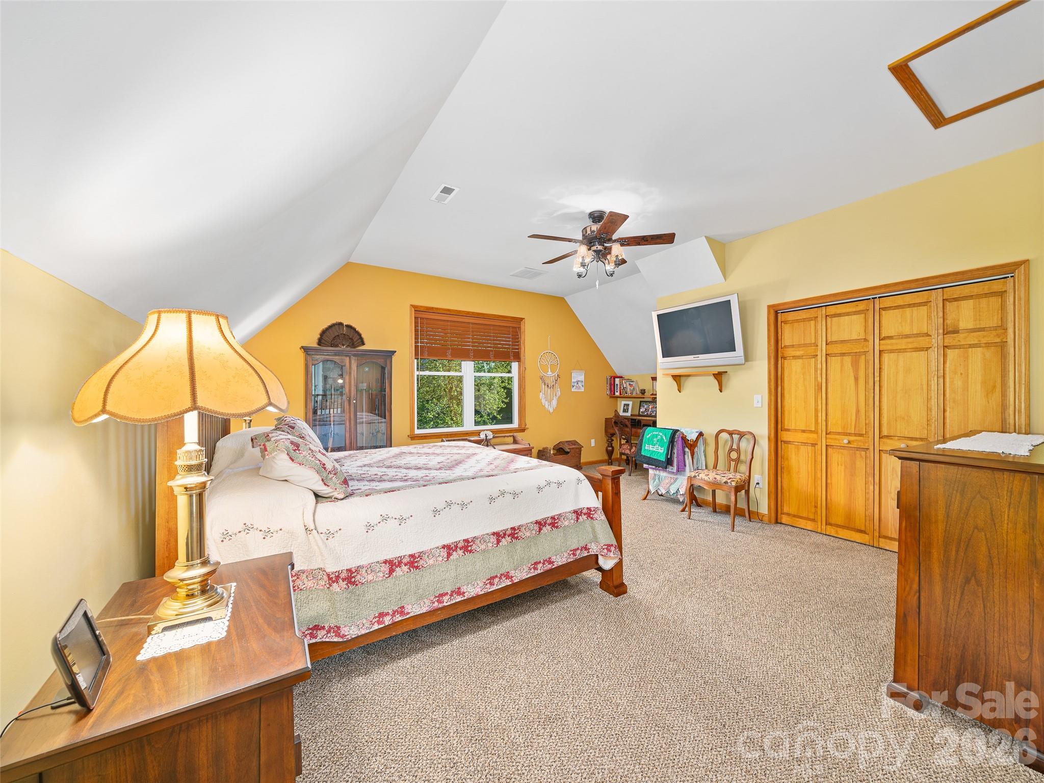 Upstairs bedroom - 326 Ewart Wilson Road, Burnsville