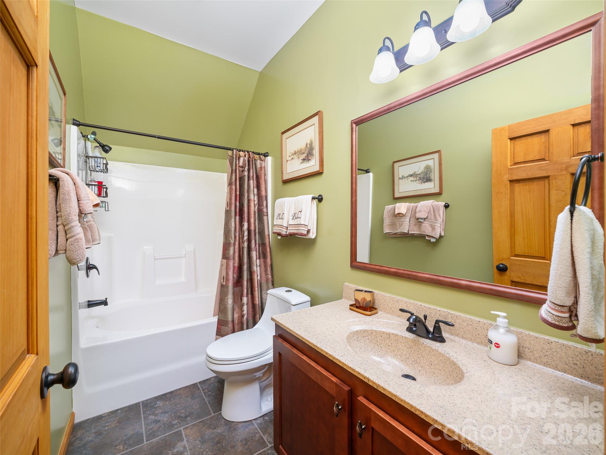 Bath - 326 Ewart Wilson Road, Burnsville