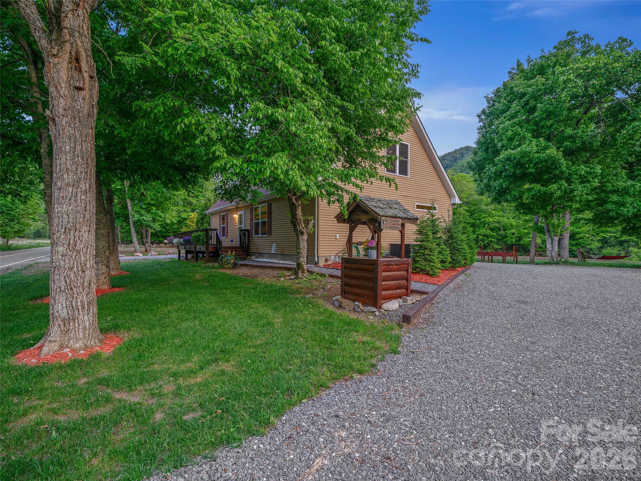 Plenty of parking - 326 Ewart Wilson Road, Burnsville
