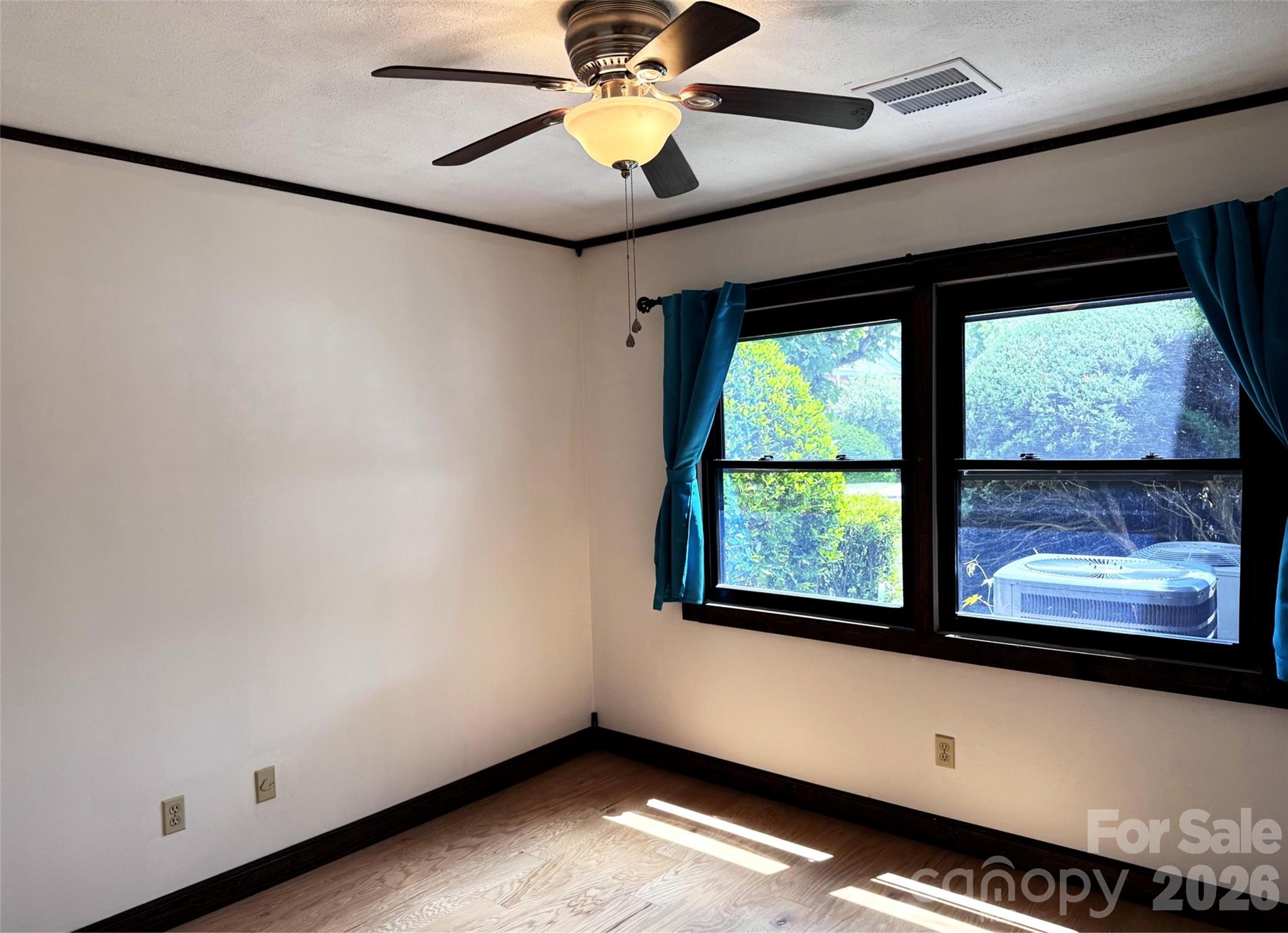 Second bedroom. - 427 6th Avenue W, Hendersonville