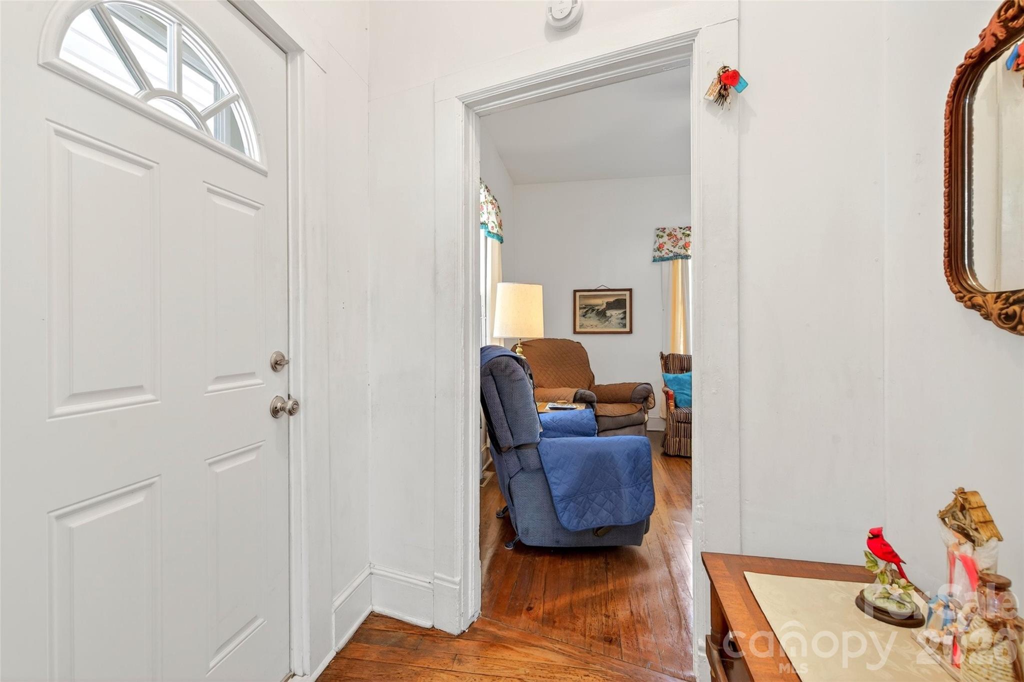 Entryway opens to the living room - 35 Second Street, Marion