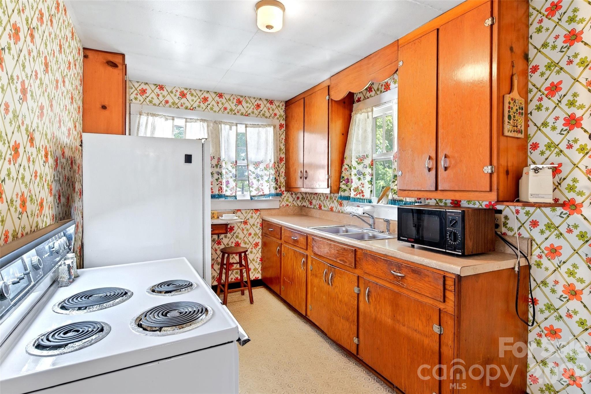 Kitchen has range and refrigerator - 35 Second Street, Marion